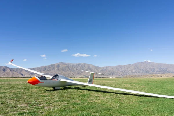 Omarama Neuseeland Februar 2015 Segelflugzeug Mit Leuchtend Orangefarbener Nase Ruht — Stockfoto