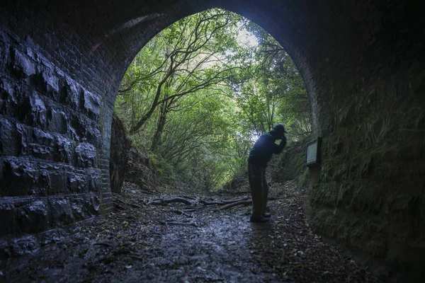 Catlins Nova Zelândia Fevereiro 2015 Silhueta Arco Escuro Interior Pedra — Fotografia de Stock