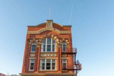 Invercargill Yeni Zelanda - 26 Şubat 2015; Kırmızı tuğla Southland İşçi Eğitim Derneği binası.