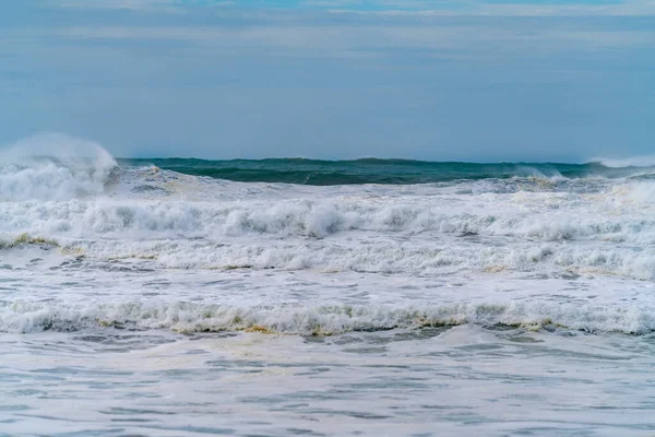 Dramatic Storm Waves Breaking Spray Flying Mount Maunganui New Zealand — Stock Photo, Image