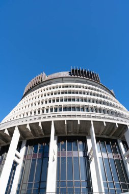 Wellington Yeni Zelanda - 28 Temmuz 2021; Yeni Zelanda 'nın üç hükümet binası, aralarında Beehive ya da böcek yuvası olarak bilinen yuvarlak yapılar, geleneksel Parlamento ile Bowen House komite odaları ve ofisleri olan hise-rise..