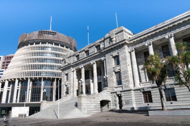 Wellington Yeni Zelanda - 28 Temmuz 2021; Yeni Zelanda 'nın üç hükümet binası, aralarında Beehive ya da böcek yuvası olarak bilinen yuvarlak yapılar, geleneksel Parlamento ile Bowen House komite odaları ve ofisleri olan hise-rise..