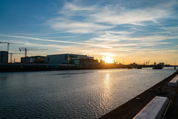 Hafenbau Und Gebäude Goldener Stunde Silhouette Über Grand Canal Dublin — Stockfoto