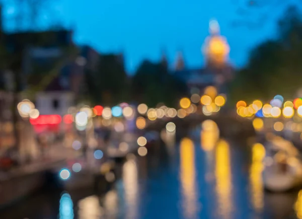 Miejska Noc Amsterdamie Podróże Abstrakcyjne Tła Rozproszone Światła Budynki Wzdłuż — Zdjęcie stockowe