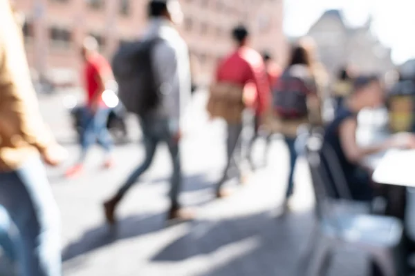 Strada Trafficata Della Città Con Persone Sfocate Movimento Che Camminano — Foto Stock