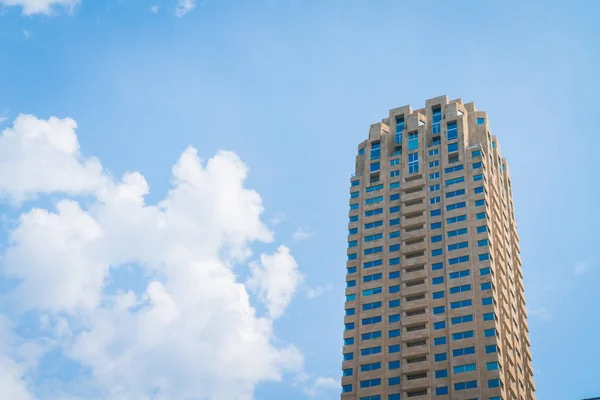 Rotterdam Nederland 2017 Lange Flatgebouw Stijgt Blauwe Lucht Met Zijn — Stockfoto