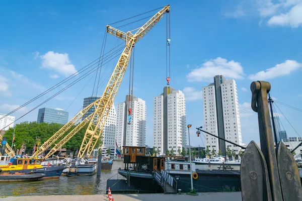 Rotterdam Hollandia 2017 Augusztus Vízpart Város Régi Kikötőjében Vontatóhajókkal Mentődarukkal — Stock Fotó
