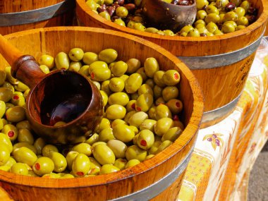 Zeytin varil tarafından.