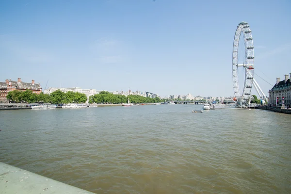 Thames Nehri meşgul. — Stok fotoğraf