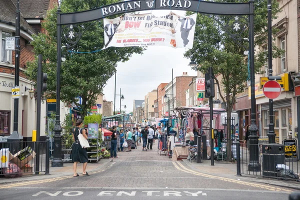 Roman Road, East London no dia do mercado . — Fotografia de Stock