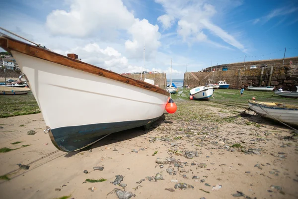 Mousehole, csónakok, Cornwall — Stock Fotó