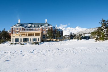 Chateau Tongariro, Yeni Zelanda, klasik Neo Georgian tarzı dağ tatil mesafe.