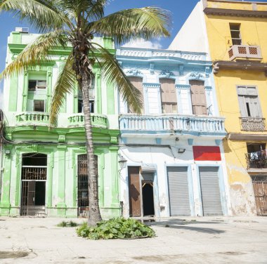Havana, Küba'da karakteristik sömürge mimarisi.