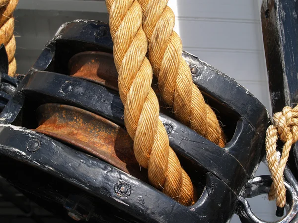 Rope in pulley block — Stock Photo, Image