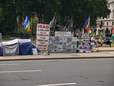 Irak protestocular Londra sokakta