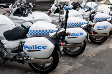 Polis motosiklet panniers ve tabela.