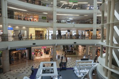 İç modern perakende bina alışveriş.