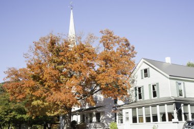 new England'ın tipik beyaz ahşap kilise.