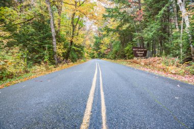 Yol ileri ile beyaz Dağları Milli Parkı