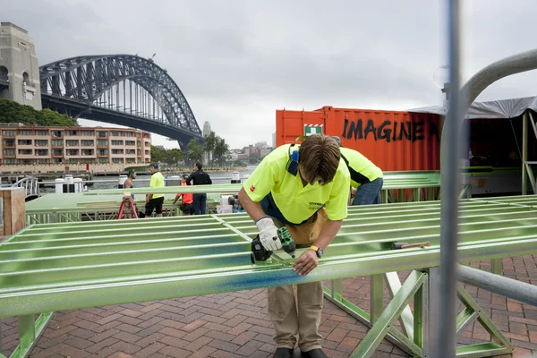 İnşaat işçisi Sidney liman Köprüsü, Avustralya yakınındaki çelik çerçeve oluşturur.
