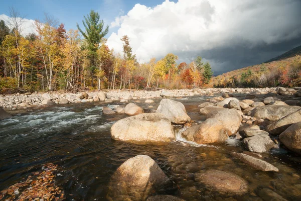 Enchanteur pittoresque PEMIGEWASSET RIVER À LINCOLN, NH — Photo