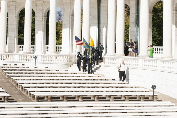 Gruppo di marcia militare in Arlington Memorial Amphitheatre, Arlington — Foto Stock