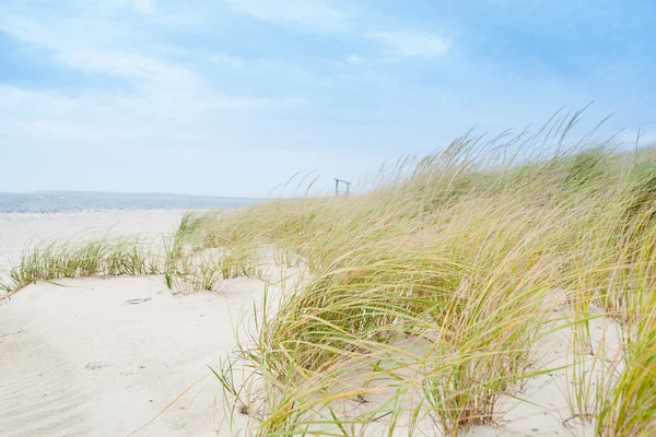 West Yarmouth Strand an einem luftigen Tag. — Stockfoto