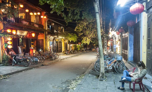Hoi An, Vietnam escena de la calle noche . — Foto de Stock