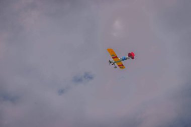 Tauranga Yeni Zelanda - 23 Kasım 2025; Eski çift kanatlı ABD-Donanma 203 Boeing antrenörü