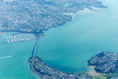 Hava Auckland kentsel ve liman kıyı şeridi Yeni Zelanda 'nın tam altında..