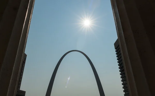 St Louis, arquitectura, y famoso arco, Missouri, EE.UU. . — Foto de Stock