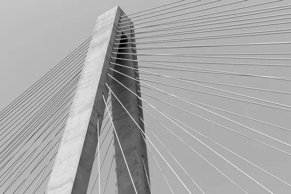 Veteranen-Denkmal bleibt Brücke über den mississippi Fluss in st — Stockfoto
