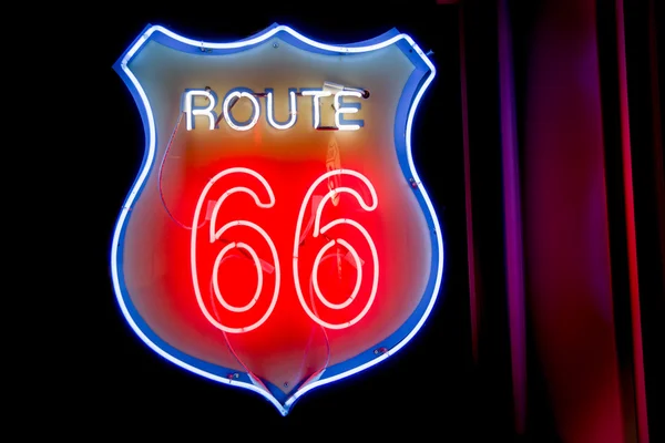Leuchtreklame am Diner im 50er-Jahre-Stil an der historischen Route 66, albuq — Stockfoto