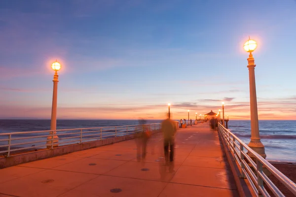 Noches californianas, en el muelle al atardecer . — Foto de Stock