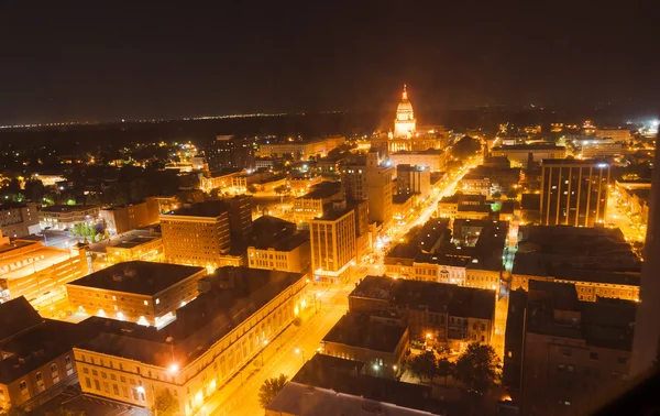 Luz nocturna mirando al Edificio Capital del Estado, Springfield Illino — Foto de Stock