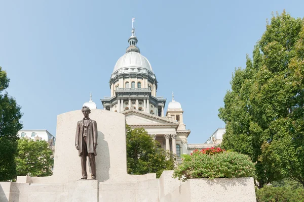 Abraham Lincoln Springfield Illinois ABD heykeli önünde t