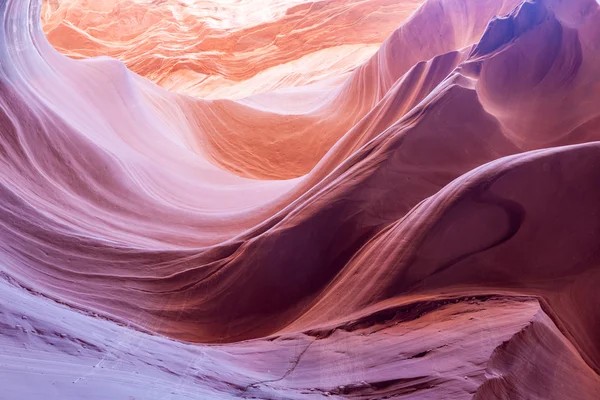 Ondes violettes et orangéesdans le Canyon Antelope inférieur Page Arizona USA — Photo