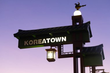 5 Şubat 2020 akşamı Los Angeles, Kaliforniya 'da Olympic & Western yakınlarında mahalleye hoş geldin tabelası.