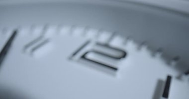 Ekstrem makro geniş açı, saniyenin 12 'yi (öğlen / gece yarısı) geçmesiyle kapanır..