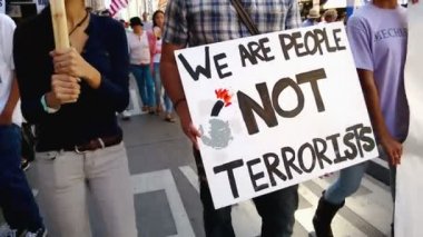 Yüzlerce kişi Göçmenlik ralli