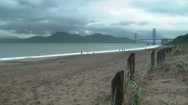 Baker Beach a most Golden Gate Bridge — Stock video