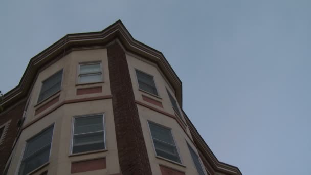 Appartement gebouw met bay windows — Stockvideo