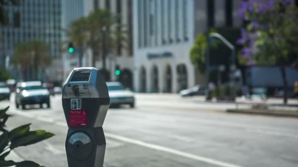 Parking meter on a busy street — Stock Video