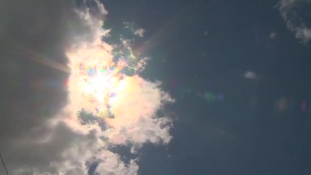 Nubes vuelan sobre el sol — Vídeo de stock