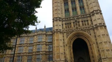 Palace of Westminster kule, Tilt