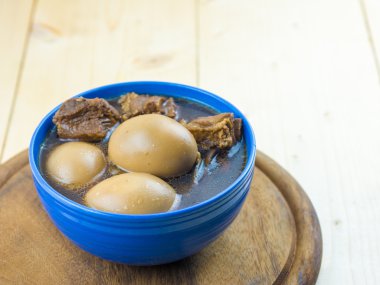 Et suyu Komposto domuz eti yumurta haşlanmış ve yedek kaburga; Tay traditi