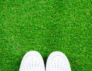Çim sahası üzerinde ayakkabı; Açık kavramı