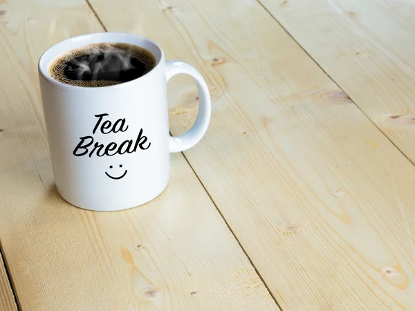 Pausa para el té en taza o taza en mesa de madera — Foto de Stock