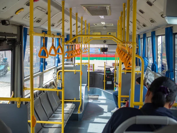 Bangkok Thajsko Října 2020 Autobus Několika Cestujícími Jezdí Silnici Sukumvit — Stock fotografie
