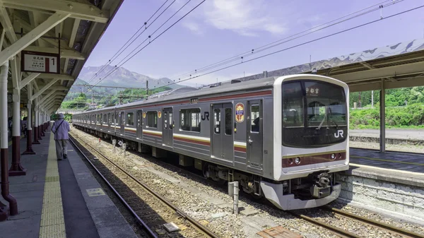 Train japonais Nikko Line à Nikko — Photo